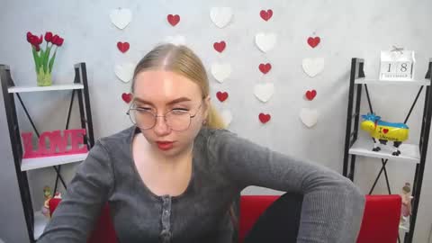 Snapshot of beatriceflyy chatting on 12/18/24, 03:33 BeatriceFlyy online show from 12/18/24, 03:33