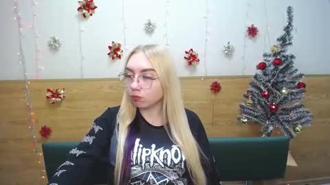 Snapshot of beatriceflyy chatting on 01/19/25, 01:12 BeatriceFlyy online show from 01/19/25, 01:12