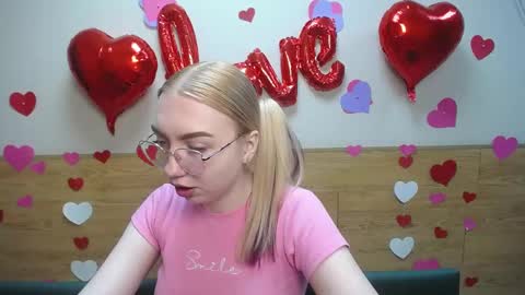 Snapshot of beatriceflyy chatting on 02/18/25, 08:27 BeatriceFlyy online show from 02/18/25, 08:27