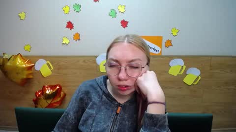 Snapshot of beatriceflyy chatting on 09/19/25, 11:55 BeatriceFlyy online show from 09/19/25, 11:55