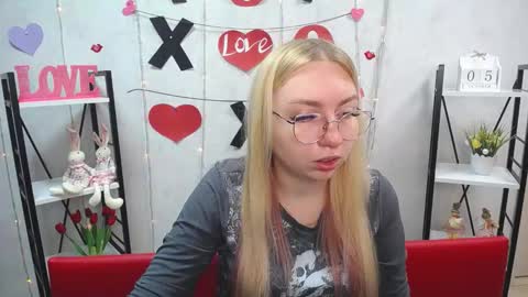 Snapshot of beatriceflyy chatting on 10/05/25, 12:03 BeatriceFlyy online show from 10/05/25, 12:03