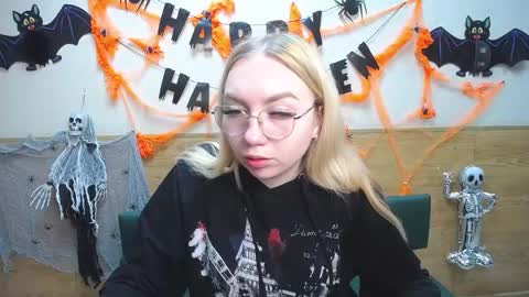 Snapshot of beatriceflyy chatting on 10/21/25, 12:50 BeatriceFlyy online show from 10/21/25, 12:50