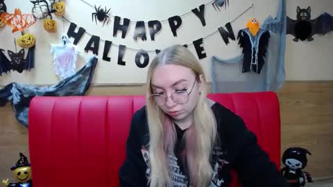 Snapshot of beatriceflyy chatting on 10/28/25, 01:25 BeatriceFlyy online show from 10/28/25, 01:25