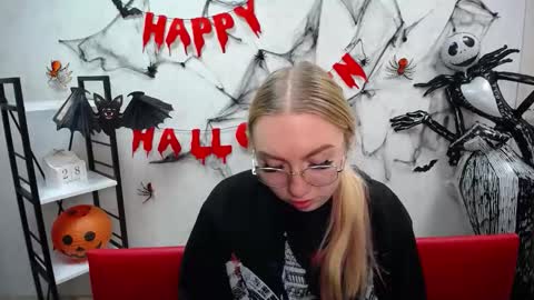 Snapshot of beatriceflyy chatting on 10/29/25, 01:02 BeatriceFlyy online show from 10/29/25, 01:02