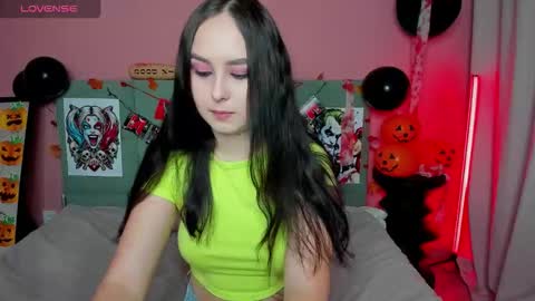 Beatrice 3 online show from 10/26/25, 01:11