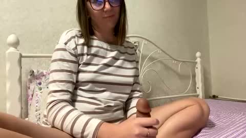 Snapshot of beatricetender chatting on 10/28/25, 10:34 BeatriceTender online show from 10/28/25, 10:34