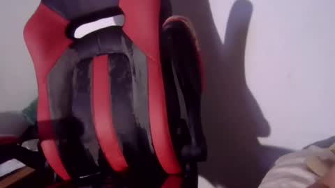 Snapshot of beautifukk chatting on 01/08/25, 02:03 beautifukk online show from 01/08/25, 02:03