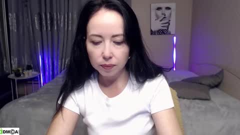 Snapshot of beautiful_moon3 chatting on 10/23/25, 12:59 beautiful_moon3 online show from 10/23/25, 12:59