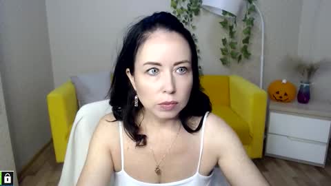 Snapshot of beautiful_moon3 chatting on 10/28/25, 10:41 beautiful_moon3 online show from 10/28/25, 10:41