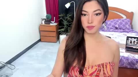 Snapshot of beautifullust chatting on 01/04/25, 10:13 Queen Angela online show from 01/04/25, 10:13