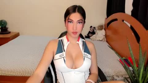 Queen Angela online show from 09/18/25, 10:39