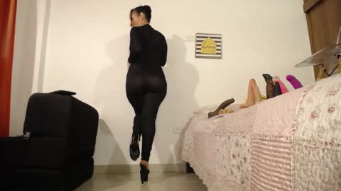 Snapshot of beauty_ass_69 chatting on 11/24/25, 04:07 NATHALIA online show from 11/24/25, 04:07