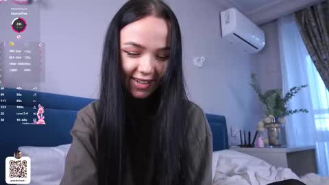 Snapshot of beauty_fuel chatting on 10/16/25, 06:14 Polly online show from 10/16/25, 06:14