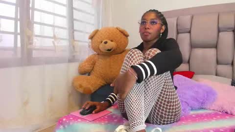 Snapshot of beauty_luci chatting on 10/11/25, 10:08 beauty_luci online show from 10/11/25, 10:08