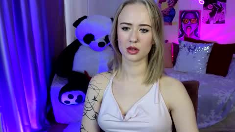 Snapshot of beauty_sashaxx chatting on 10/18/25, 02:07 beauty Sasha online show from 10/18/25, 02:07