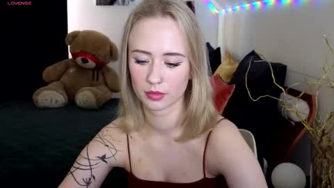 Snapshot of beauty_sashaxx chatting on 10/20/25, 01:55 beauty Sasha online show from 10/20/25, 01:55