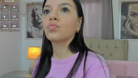 Snapshot of beautyari_ chatting on 10/07/25, 12:13 Ariana Reyes online show from 10/07/25, 12:13