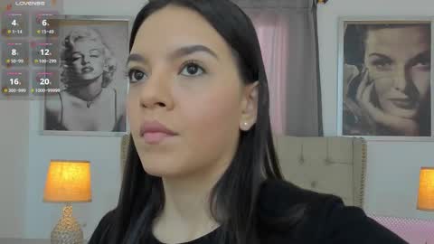 Snapshot of beautyari_ chatting on 10/08/25, 12:25 Ariana Reyes online show from 10/08/25, 12:25