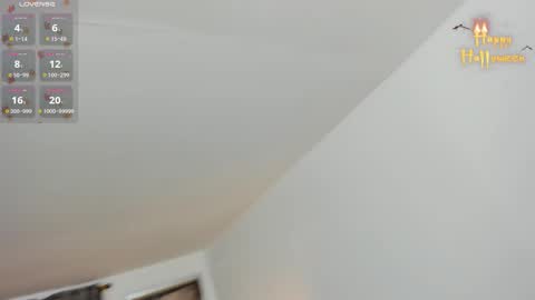 Snapshot of beautyari_ chatting on 10/29/25, 12:18 Ariana Reyes online show from 10/29/25, 12:18