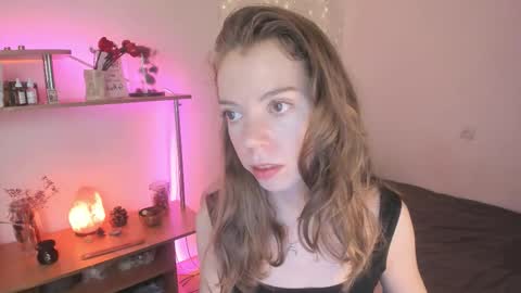 Snapshot of beautyeliise chatting on 12/22/25, 08:22 Eliise online show from 12/22/25, 08:22