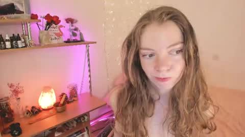 Snapshot of beautyeliise chatting on 06/15/26, 07:43 Eliise online show from 06/15/26, 07:43