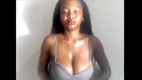 Snapshot of beautyslut1 chatting on 03/25/26, 05:13 beautyslut1 online show from 03/25/26, 05:13