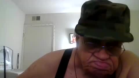 Snapshot of beautytomyeyes chatting on 12/31/24, 03:34 beautytomyeyes online show from 12/31/24, 03:34