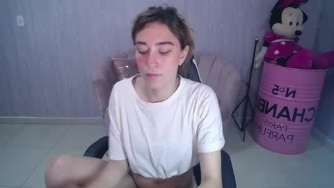 Snapshot of beba_fox_a chatting on 11/15/25, 03:37 beba_fox_a online show from 11/15/25, 03:37