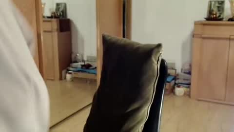 Snapshot of bebacksooon chatting on 11/11/25, 08:20 Raluca online show from 11/11/25, 08:20