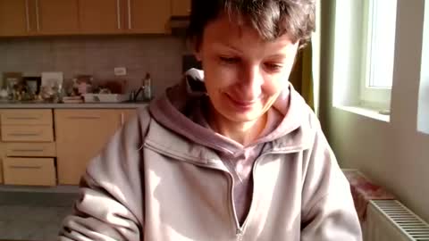 Snapshot of bebacksooon chatting on 12/05/25, 11:30 Raluca online show from 12/05/25, 11:30