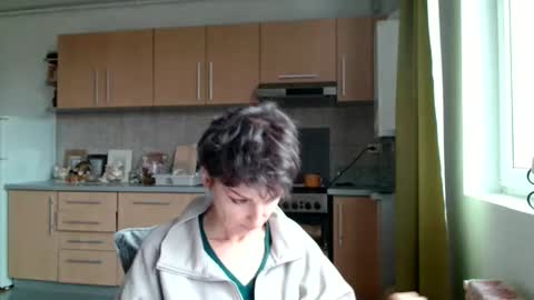 Snapshot of bebacksooon chatting on 12/14/25, 12:21 Raluca online show from 12/14/25, 12:21