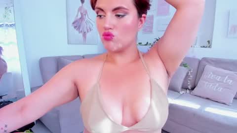 Snapshot of becca_diamond chatting on 12/31/24, 02:25 Rebecca online show from 12/31/24, 02:25