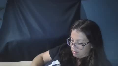 Snapshot of beccabee37 chatting on 09/23/25, 02:14 beccabee37 online show from 09/23/25, 02:14