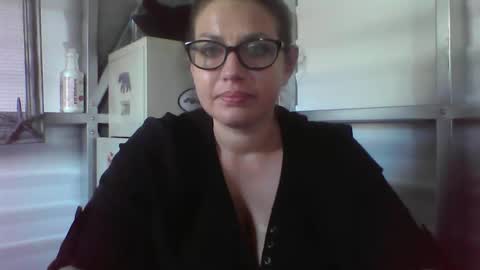 Snapshot of beccabee37 chatting on 02/16/26, 05:42 beccabee37 online show from 02/16/26, 05:42