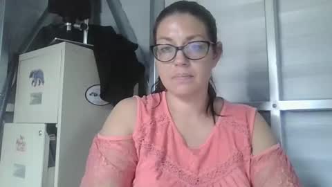 Snapshot of beccabee37 chatting on 02/27/26, 05:13 beccabee37 online show from 02/27/26, 05:13
