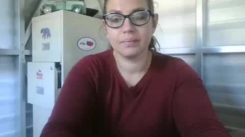 Snapshot of beccabee37 chatting on 03/19/26, 05:39 beccabee37 online show from 03/19/26, 05:39