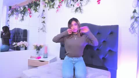 beccamilanni online show from 02/18/25, 01:44