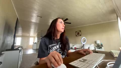 beccaraexoxo online show from 05/27/26, 09:45