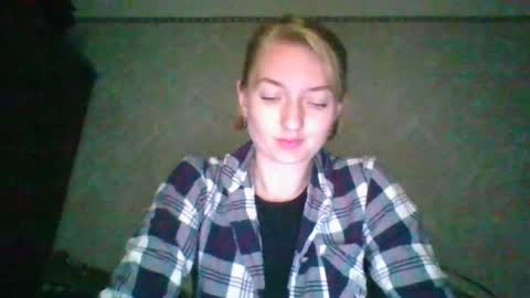 Snapshot of beckixolensy chatting on 06/16/26, 04:20 BeckiXOlensy online show from 06/16/26, 04:20