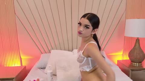 Laura Tobon online show from 09/18/25, 08:11