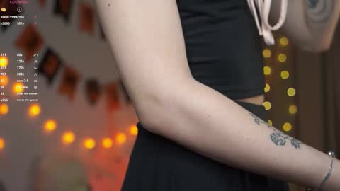 Snapshot of beckymadsons chatting on 11/10/25, 02:05 Melissa online show from 11/10/25, 02:05