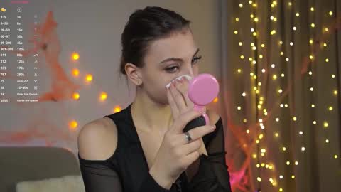 Snapshot of beckymadsons chatting on 11/23/25, 01:11 Melissa online show from 11/23/25, 01:11