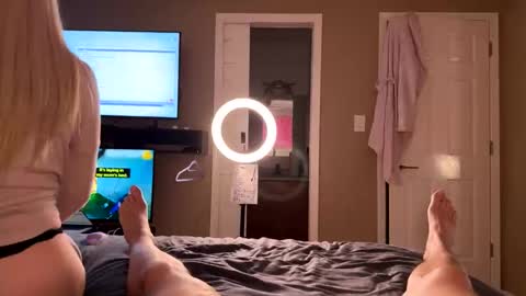 Snapshot of bedroom_peephole chatting on 05/15/26, 02:51 bedroom_peephole online show from 05/15/26, 02:51
