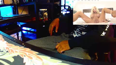 Snapshot of bedstuymonstercock90 chatting on 10/19/25, 11:55 hungnheavy online show from 10/19/25, 11:55