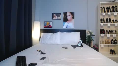 Snapshot of beebeethai chatting on 11/18/25, 01:33 Bee if you ever see the girl who can take 12 inch all the way inside the ass try me online show from 11/18/25, 01:33