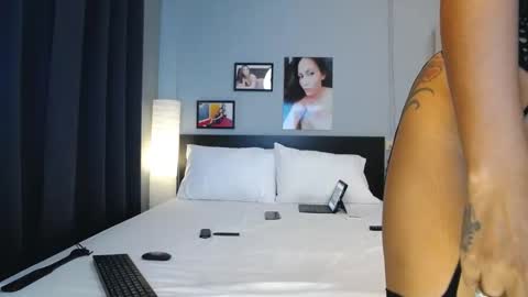 Snapshot of beebeethai chatting on 11/25/25, 02:00 Bee if you ever see the girl who can take 12 inch all the way inside the ass try me online show from 11/25/25, 02:00