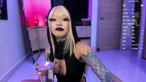 Snapshot of beelzebosss chatting on 11/12/25, 11:25 Daniela ur fav living dead girl online show from 11/12/25, 11:25