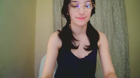 Snapshot of beezlebabee chatting on 09/08/25, 07:57 Mia online show from 09/08/25, 07:57