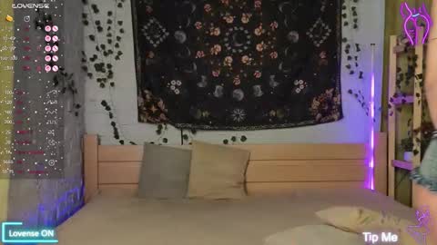 Snapshot of bekky_hammon chatting on 10/02/25, 03:24 Bekky online show from 10/02/25, 03:24