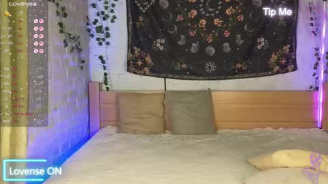 Snapshot of bekky_hammon chatting on 10/15/25, 03:17 Bekky online show from 10/15/25, 03:17